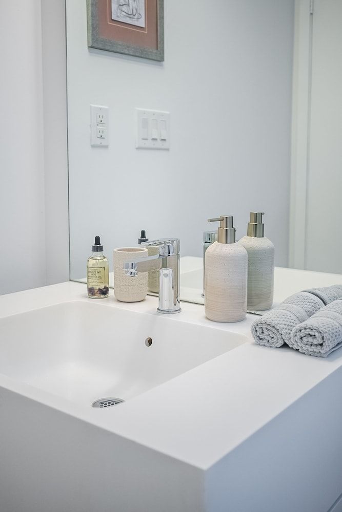 GLOBALSTAY. Elegant Downtown Apartments Elite Apartment, 1 Bedroom, Balcony, Lake View 5