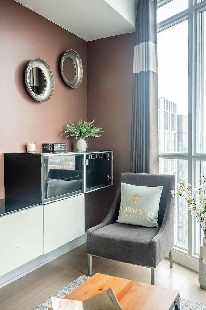 GLOBALSTAY. Elegant Downtown Apartments Elite Apartment, 1 Bedroom, Balcony, Lake View 9