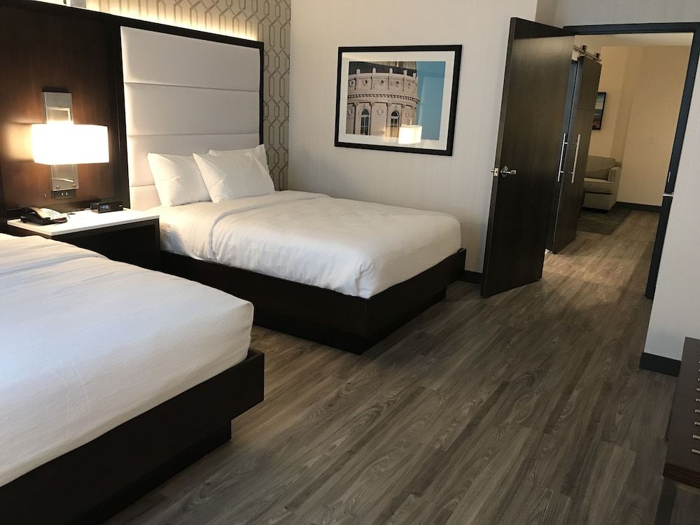 2 Room Suite, 2 Queen Beds,Accessible (Roll In Shower)