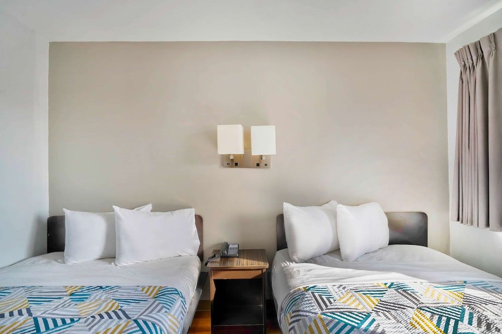 Motel 6 Lumberton, NC Deluxe Room, 2 Double Beds, Smoking, Refrigerator & Microwave 3