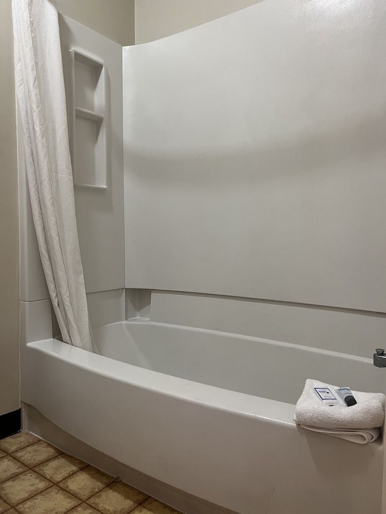 Olde Amish Inn Standard Room, 2 Queen Beds, Non Smoking, Ground Floor 7