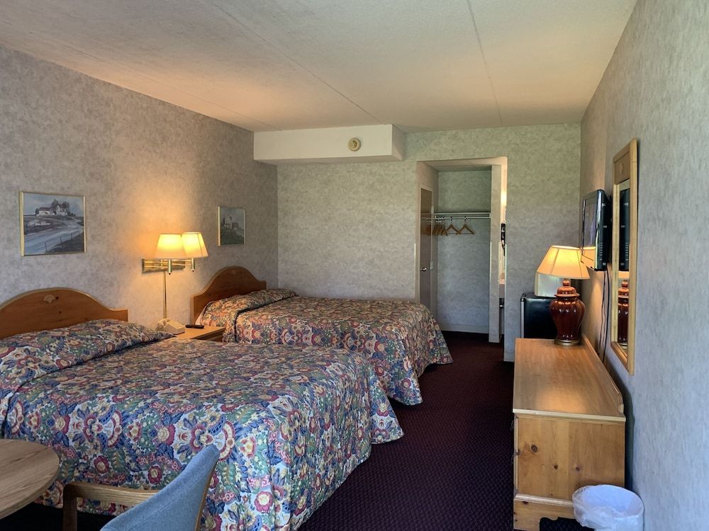 Olde Amish Inn Standard Room, 2 Queen Beds, Non Smoking