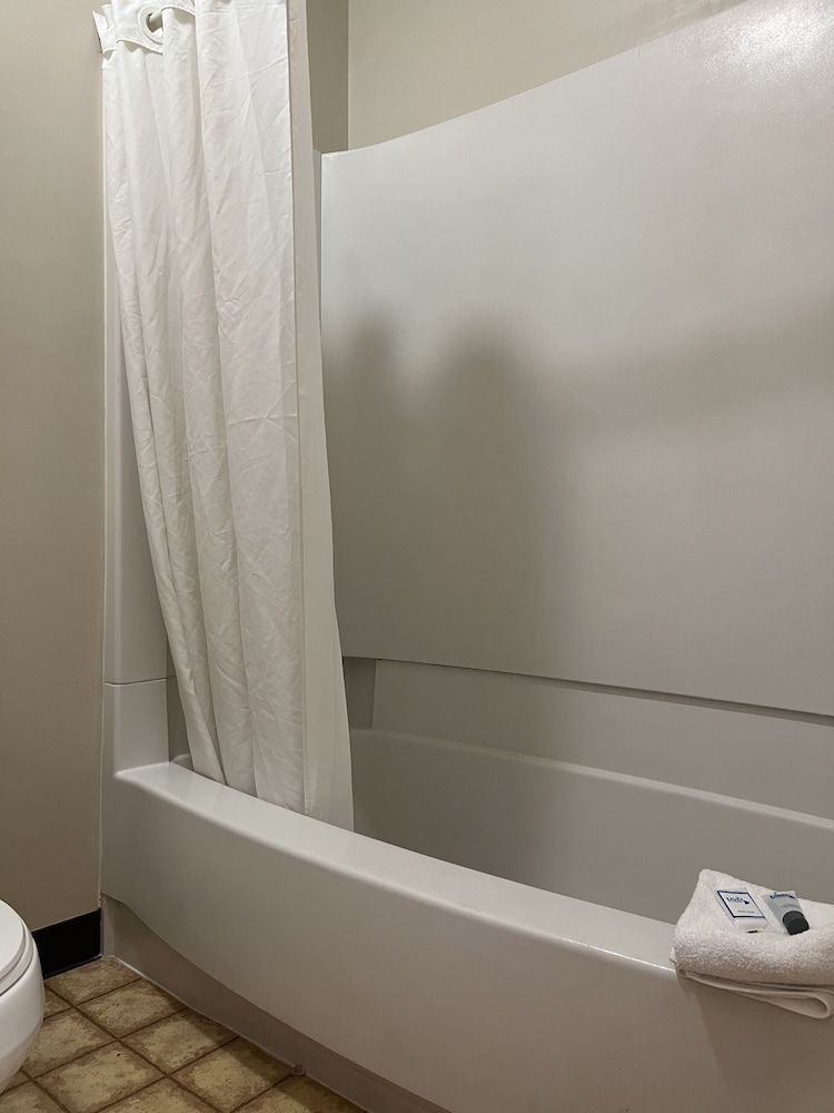 Olde Amish Inn Standard Room, 2 Queen Beds, Non Smoking, Ground Floor 5