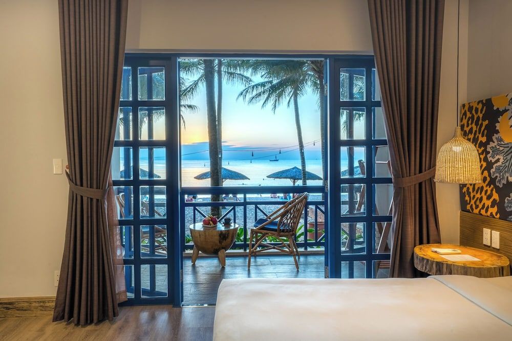L'Azure Resort and Spa Deluxe Beach Front King bed 6