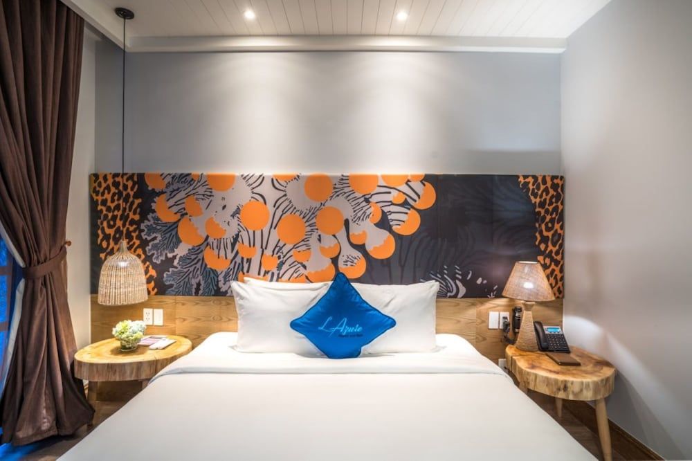 L'Azure Resort and Spa Deluxe Beach Front King bed 2