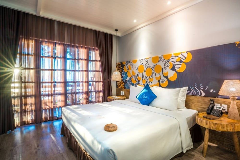 L'Azure Resort and Spa Deluxe Beach Front King bed 4