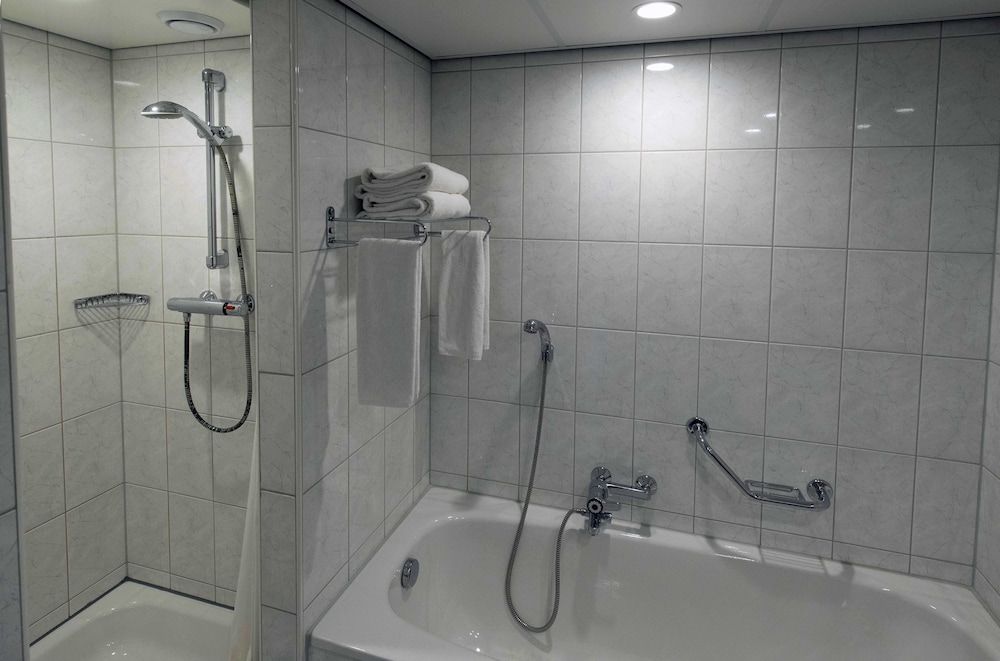 Grand Hotel Amstelveen Standard Room, 2 Twin Beds 9