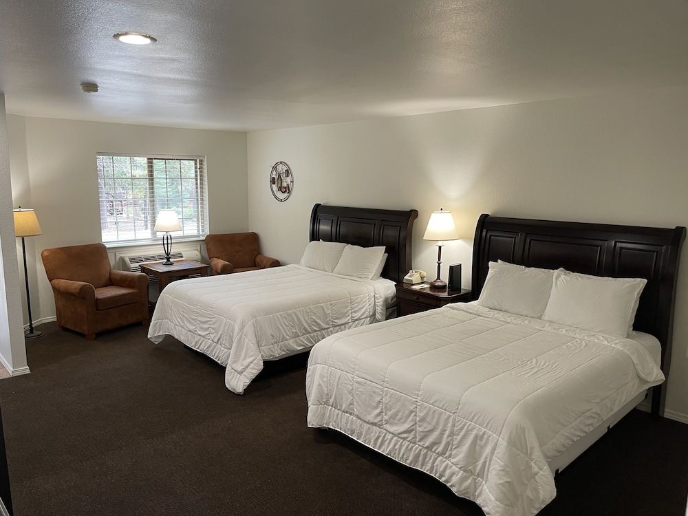Mount Shasta Resort Standard Room, 2 Queen Beds