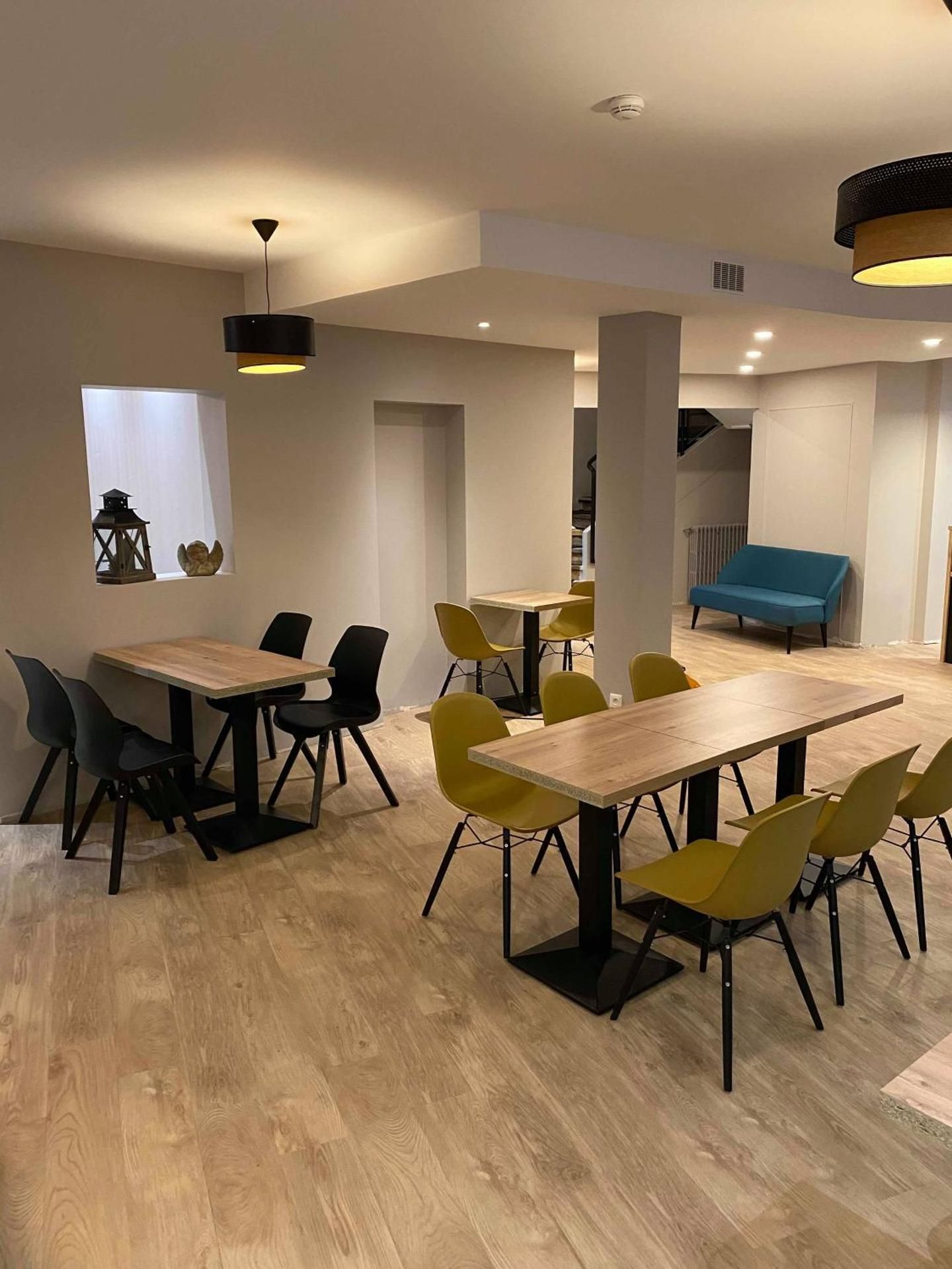 shared lounge/tv area