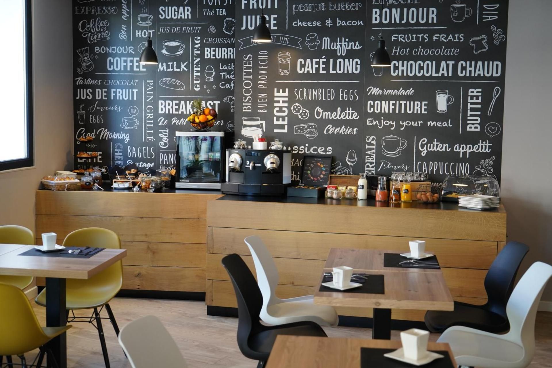 undefined Hotel De Quebec 9