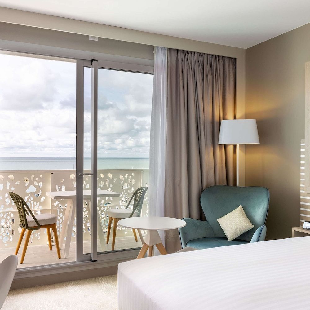 Deluxe Room, 1 Queen Bed, View