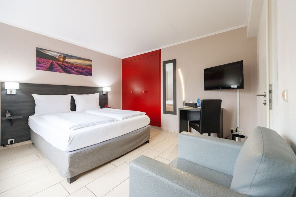 BIVIUS Hotel Restaurant Luxembourg Comfort Room, 1 Queen Bed