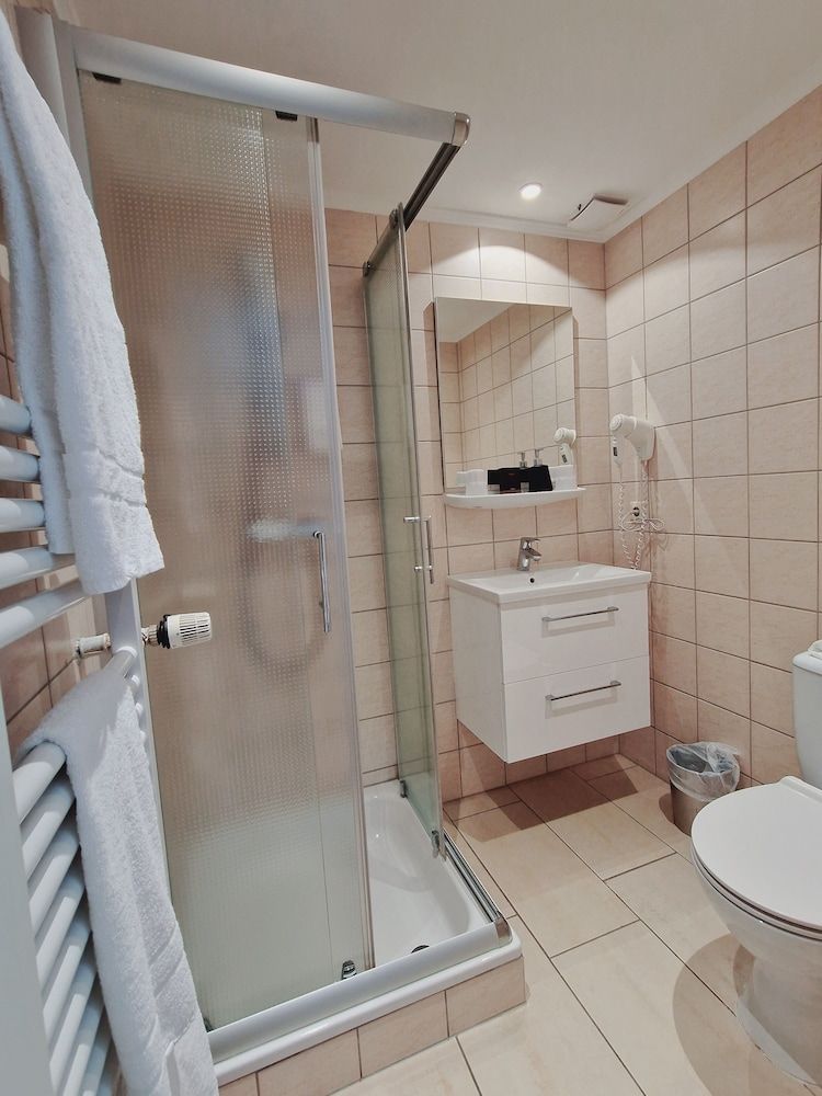 BIVIUS Hotel Restaurant Luxembourg Standard Room 5