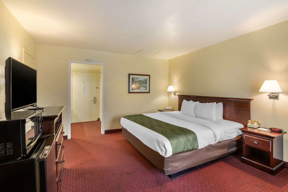 Quality Inn & Suites El Cajon San Diego East Standard Room, 1 King Bed, Non Smoking
