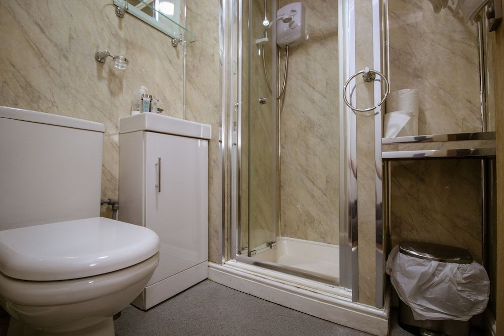 Charing Cross Hotel Family Room, Ensuite 10