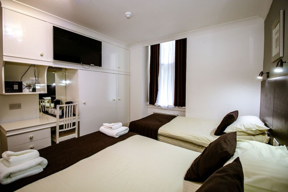 Charing Cross Hotel Family Room, Ensuite 6