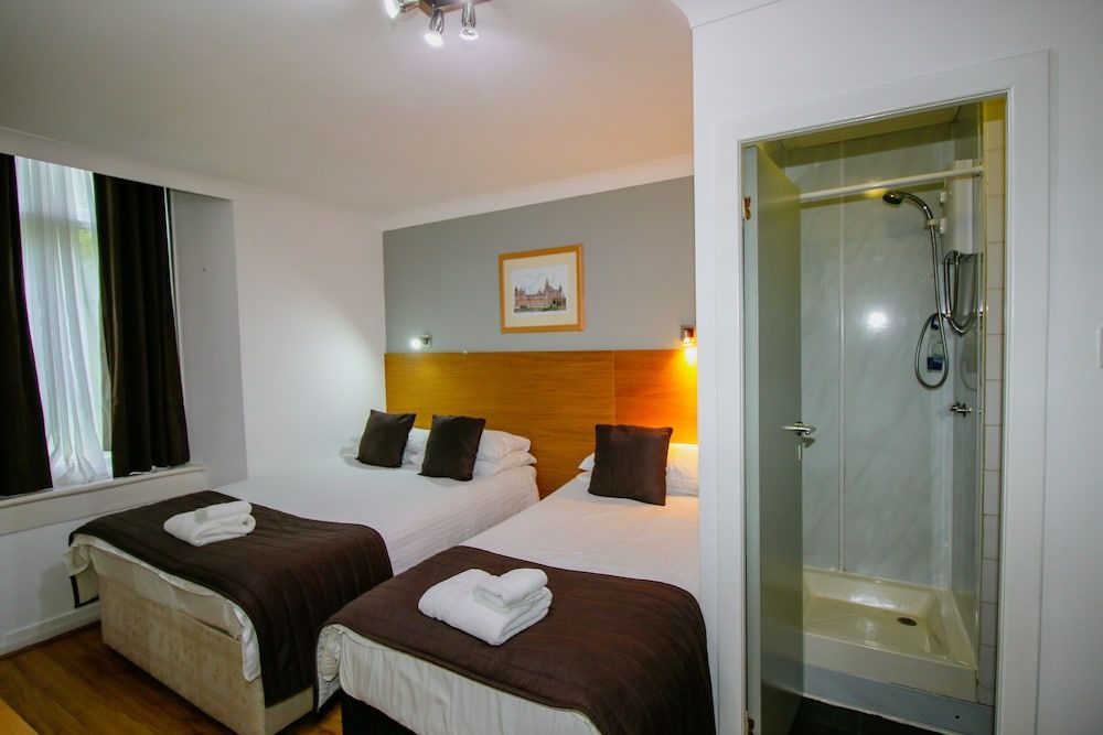 Charing Cross Hotel Family Room, Ensuite 3