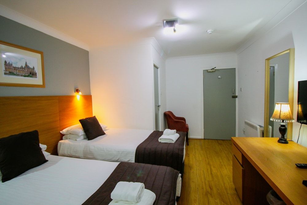 Charing Cross Hotel Family Room, Ensuite 8