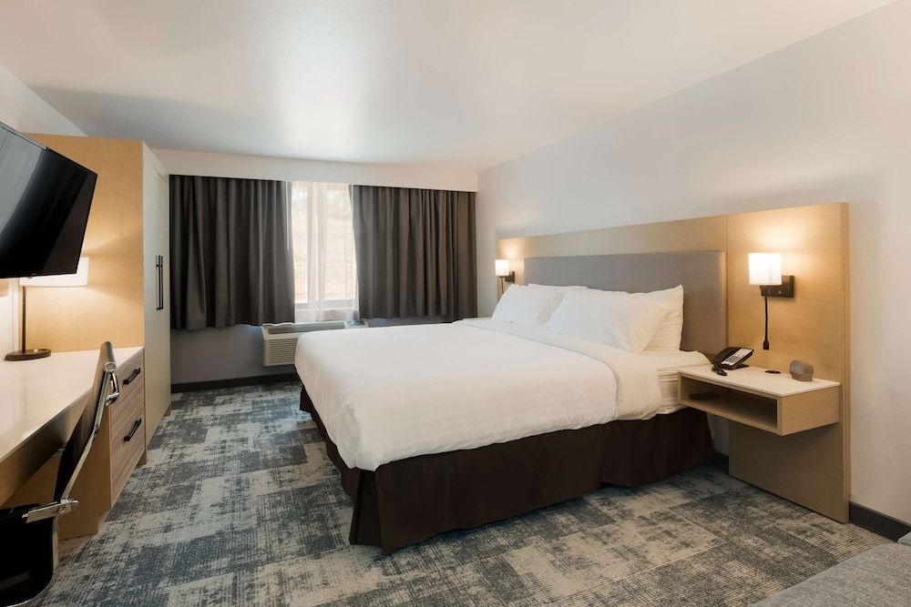 Best Western Colfax Standard Room, 1 King Bed, Accessible, Refrigerator 2