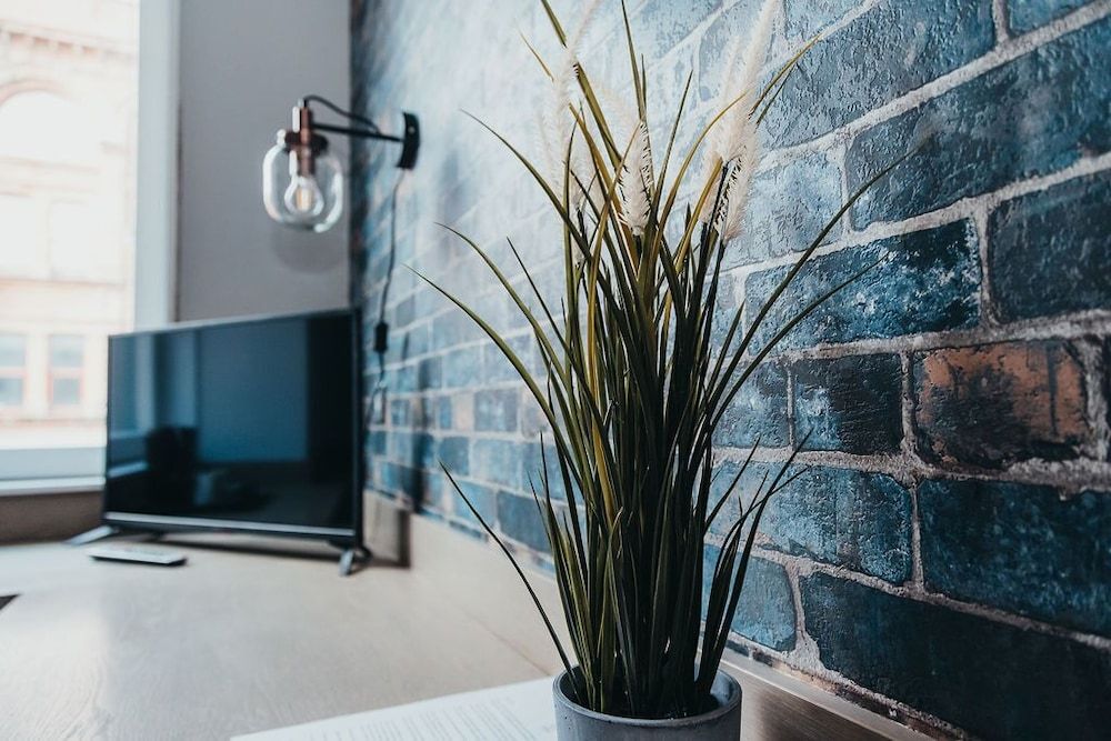 Quarter by Warren Collection Economy Room 27