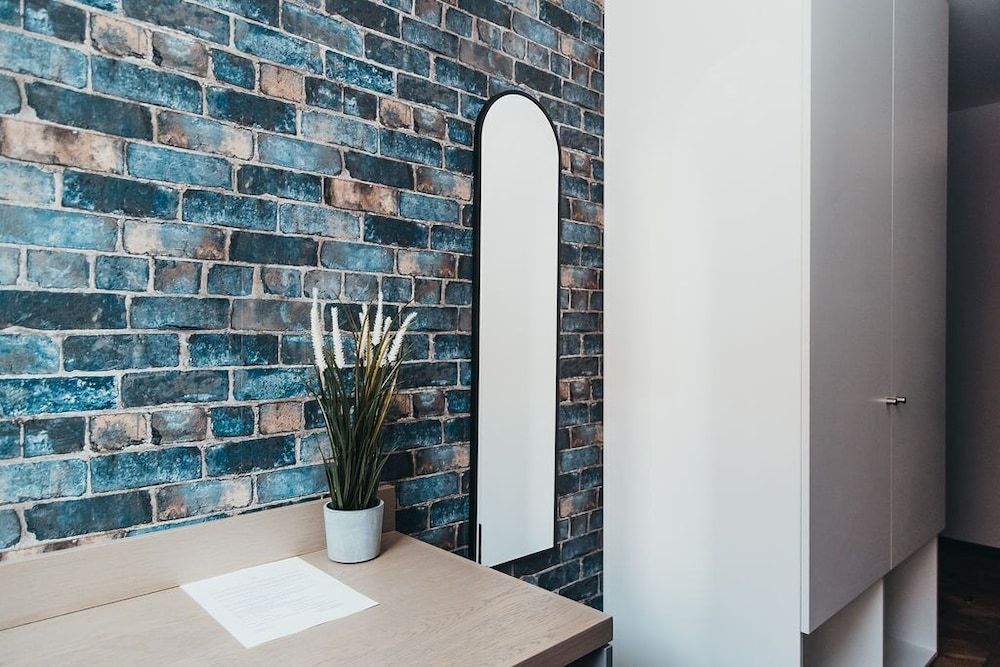 Quarter by Warren Collection Economy Room 23