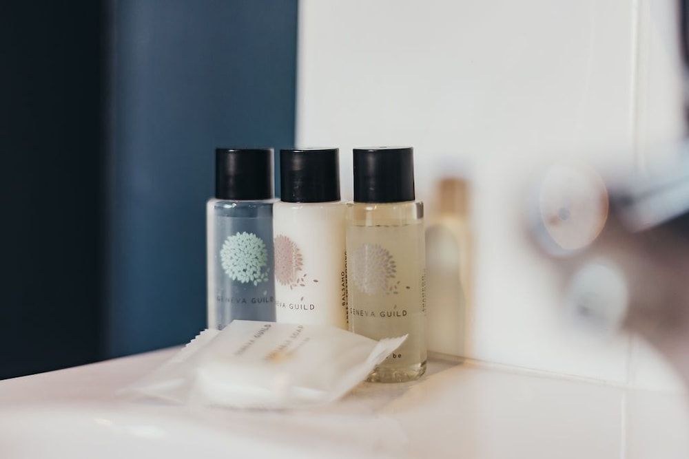 Quarter by Warren Collection Economy Room 31