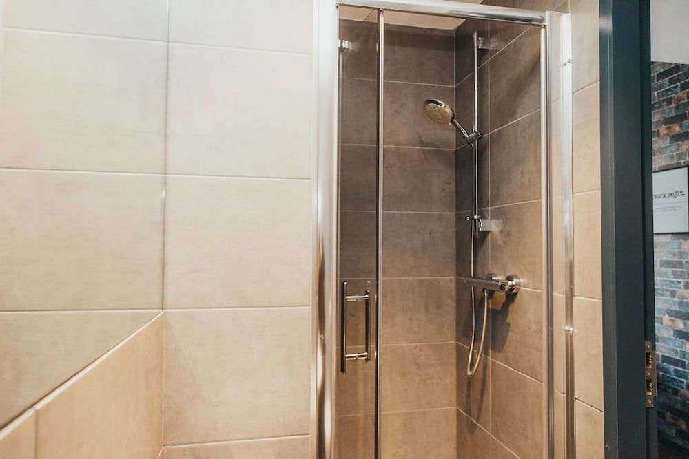 Quarter by Warren Collection Economy Room 12