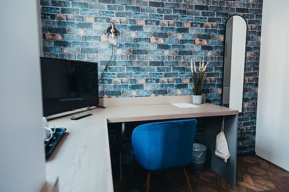 Quarter by Warren Collection Economy Room 30