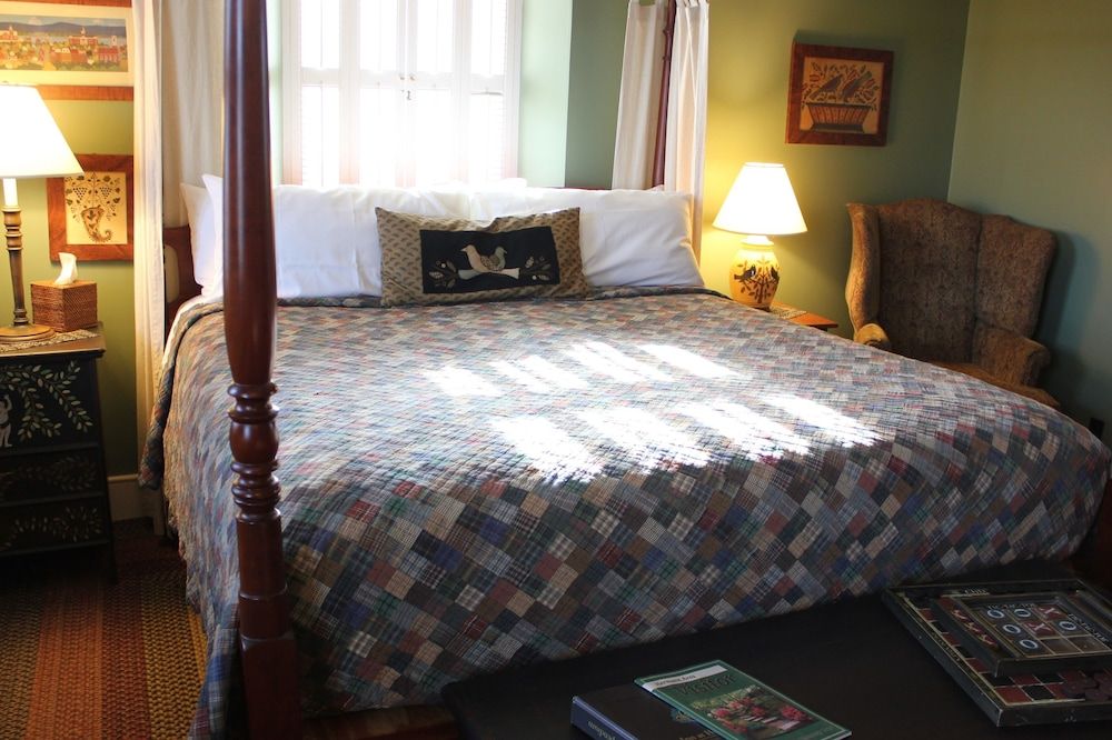 Deluxe Room, In the Hillside Cottages, 1 King Bed, Non Smoking