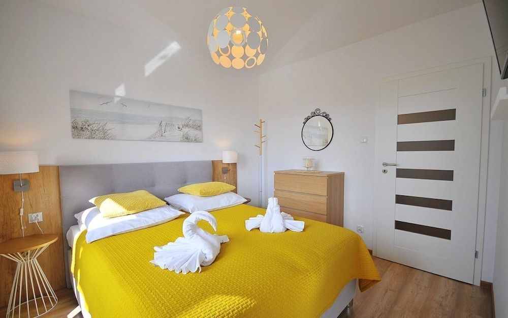 Deluxe Apartment, 1 Bedroom, Pool Access, Courtyard View (B305)