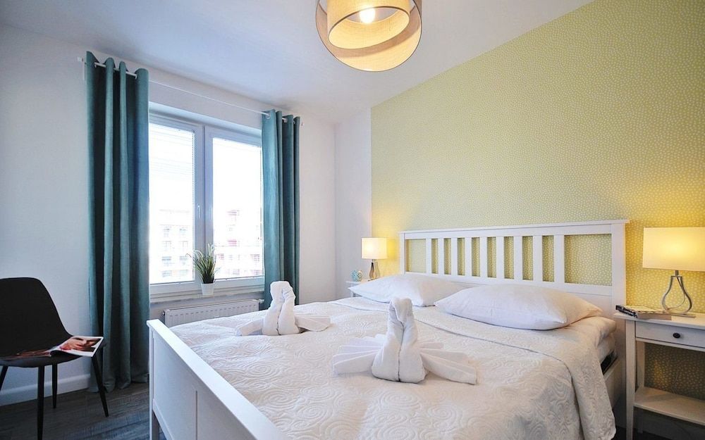 Comfort Apartment, 2 Bedrooms, Pool Access, Courtyard View (E207)