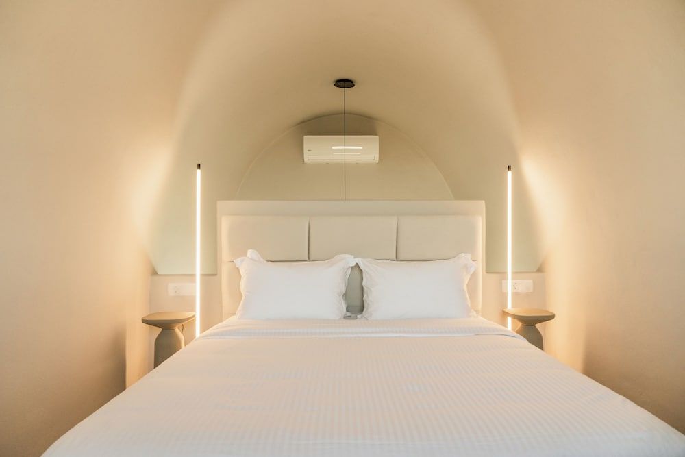 Elegant Suite with Private Pool and Caldera View