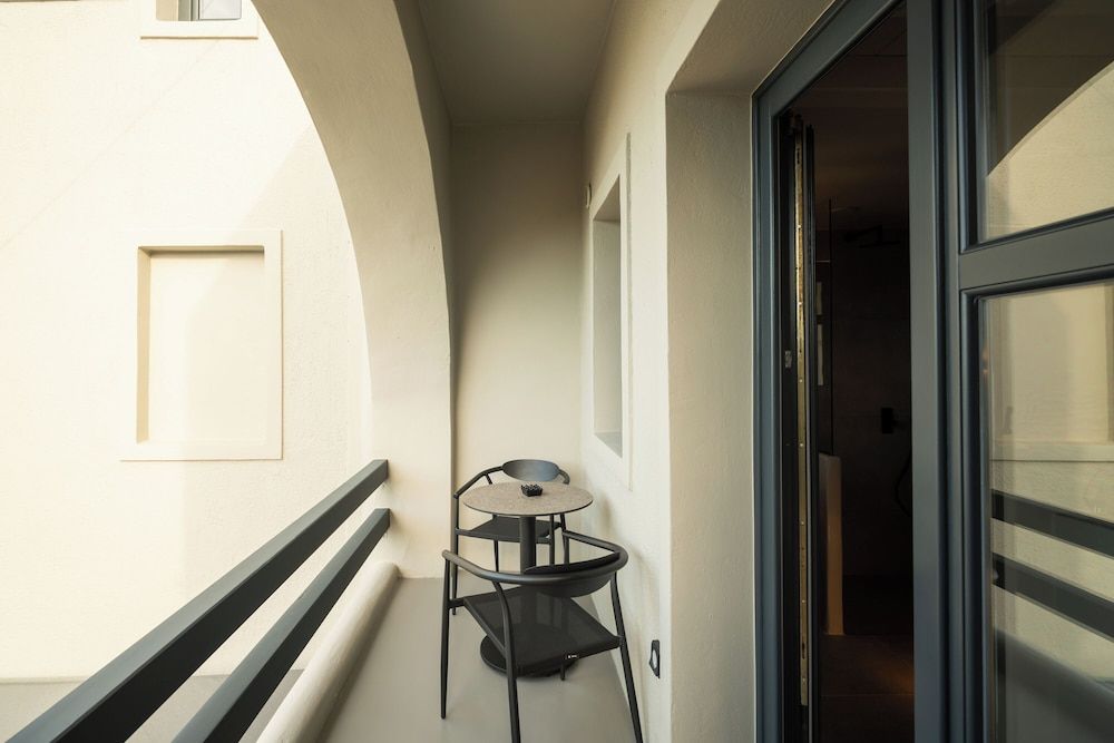 Split Level Junior Suite with Caldera View