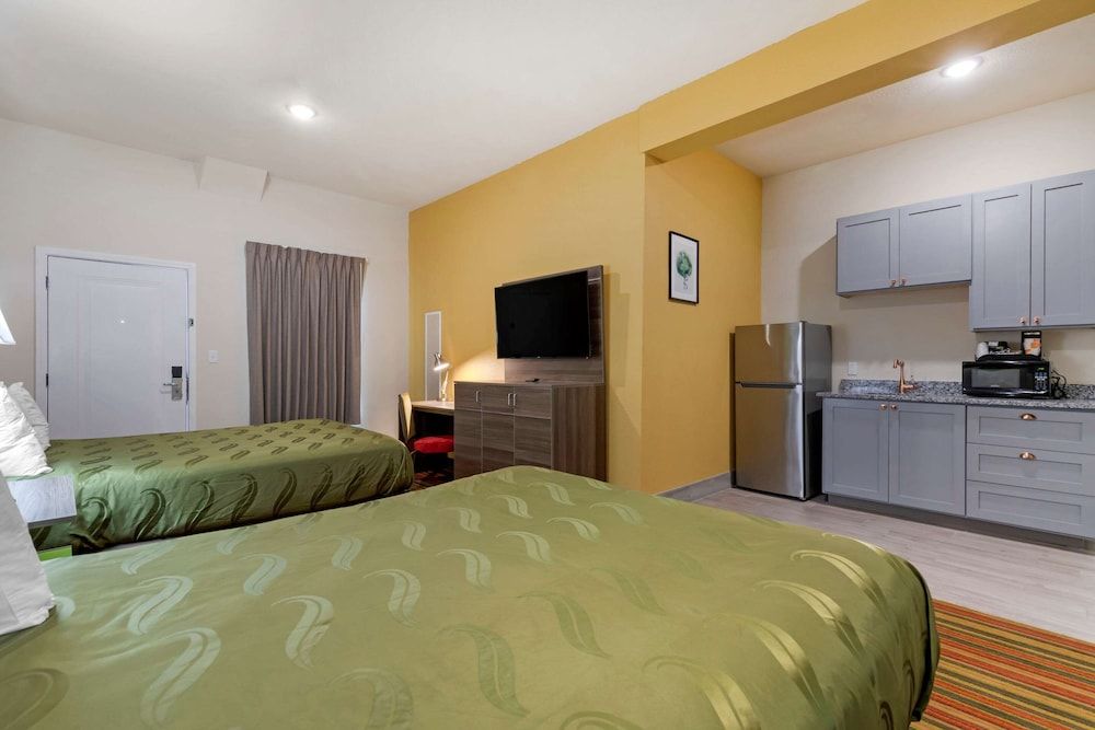 Quality Inn & Suites Suite, 2 Queen Beds, Non Smoking