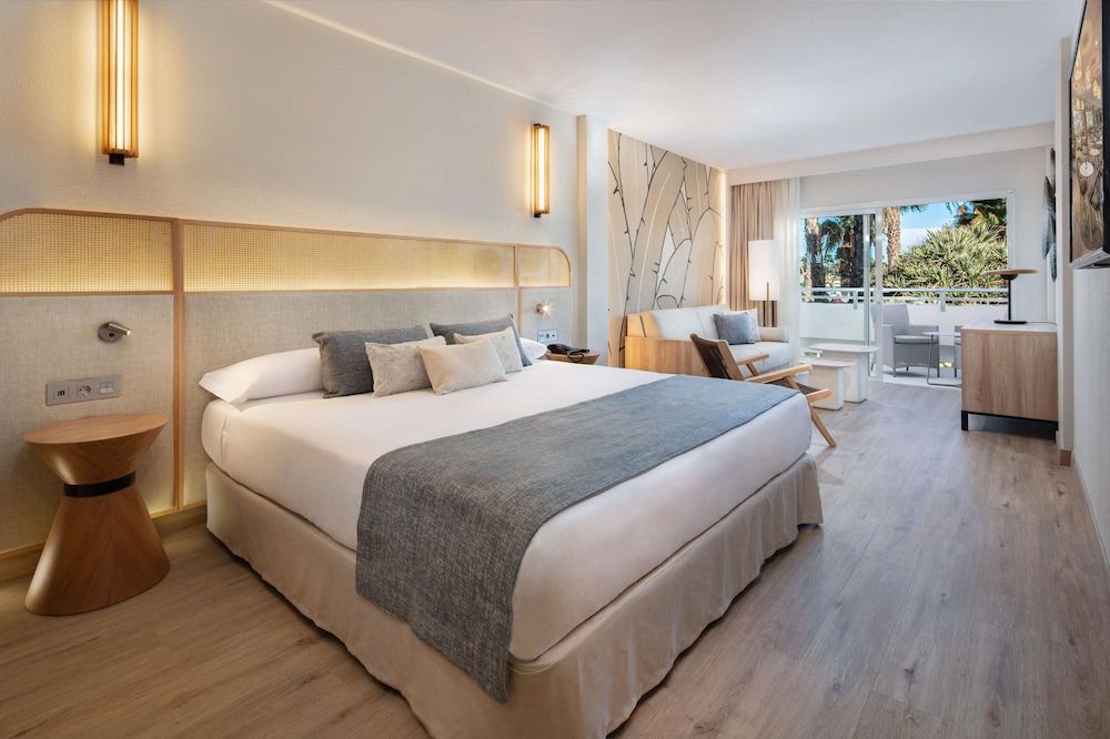 Junior Suite (2 adults + 1 child)