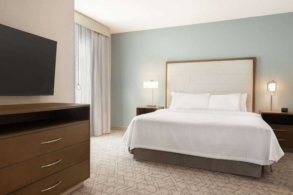 Studio, 1 King Bed, Accessible, Bathtub