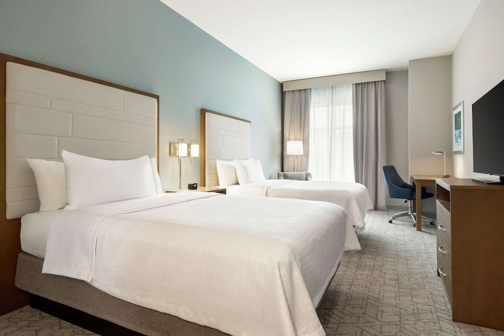 Suite, 2 Queen Beds, Accessible, Bathtub