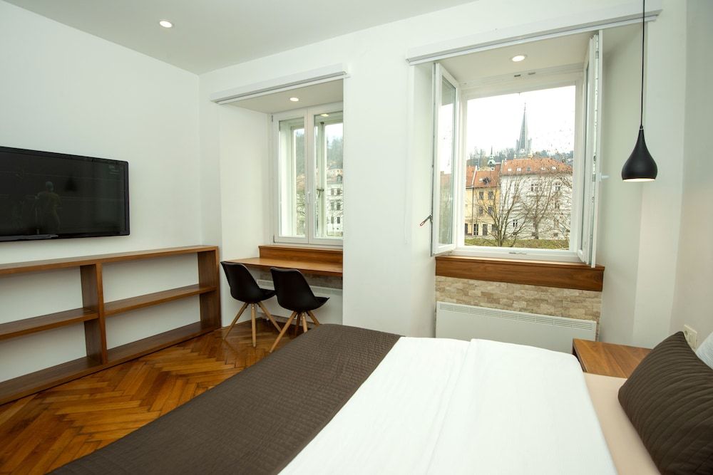 undefined Galeria River