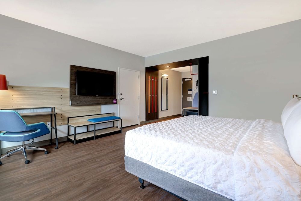 Room, 1 King Bed, Accessible, Bathtub
