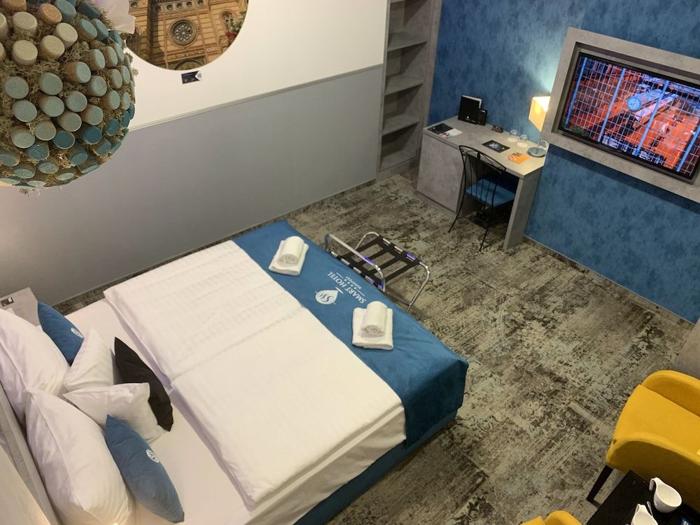 Smart Hotel Budapest Standard room without window 4