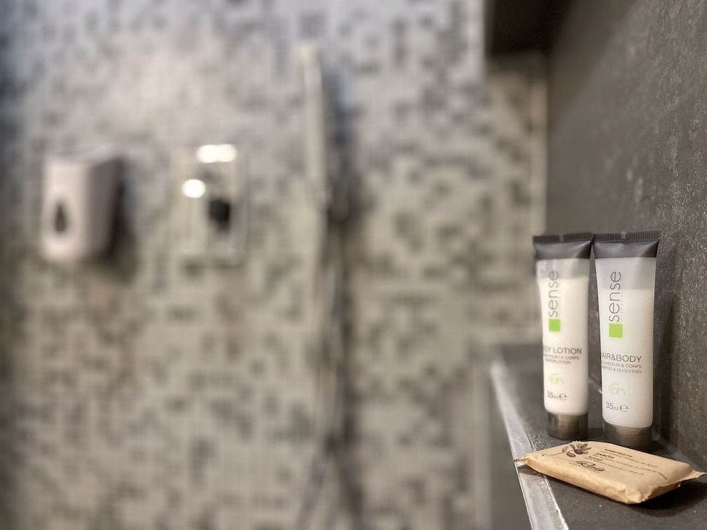 Smart Hotel Budapest Standard room without window 9