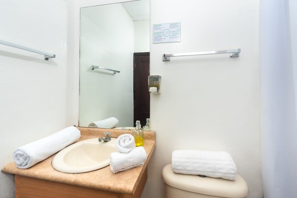 Hostal North Seymour Standard Twin Room, 2 Queen Beds 5