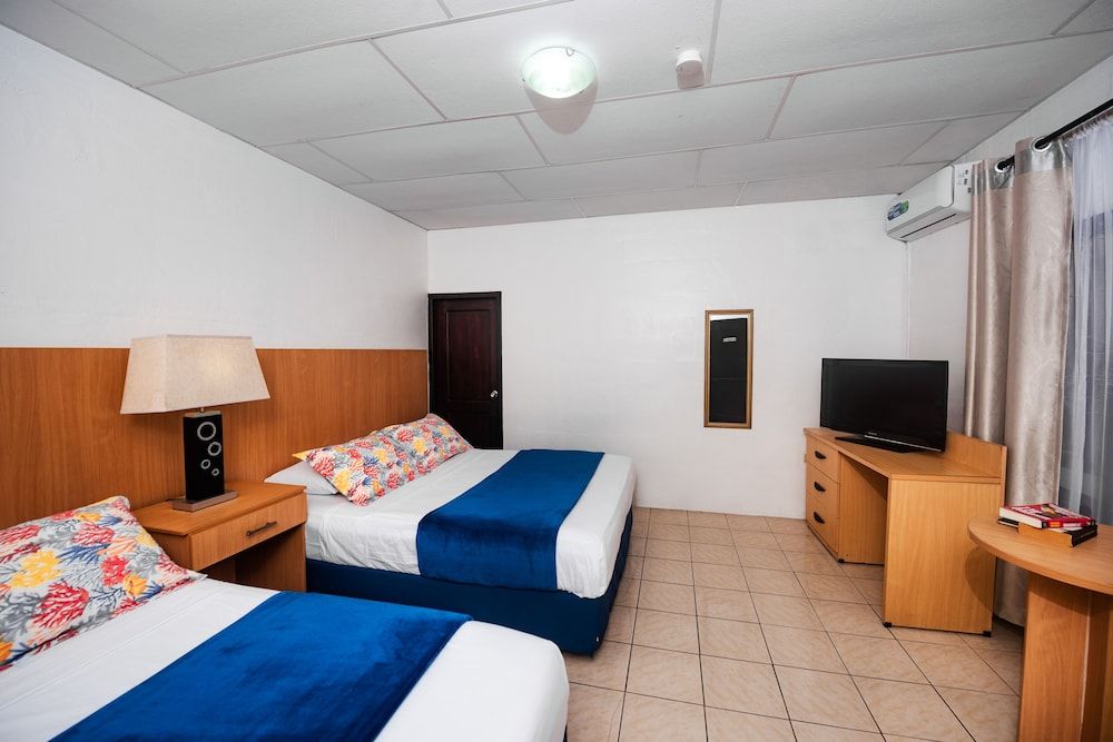 Hostal North Seymour Standard Twin Room, 2 Queen Beds 4