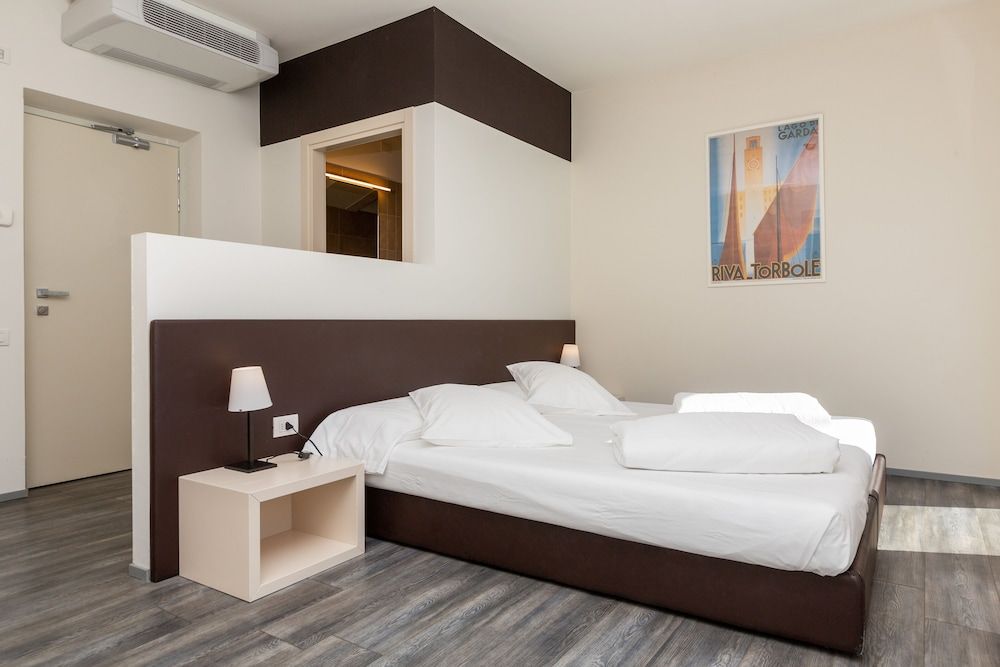 Standard Double Room, Balcony, Lake View