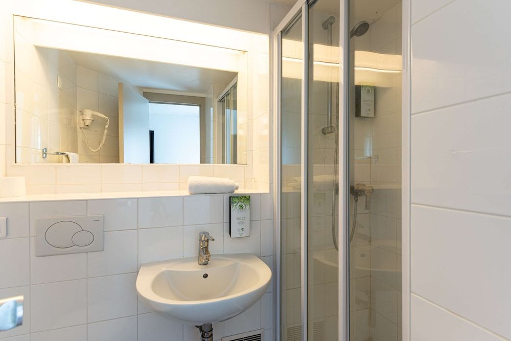 Kyriad Creil - Chantilly Nord Standard Room, 2 Twin Beds 13