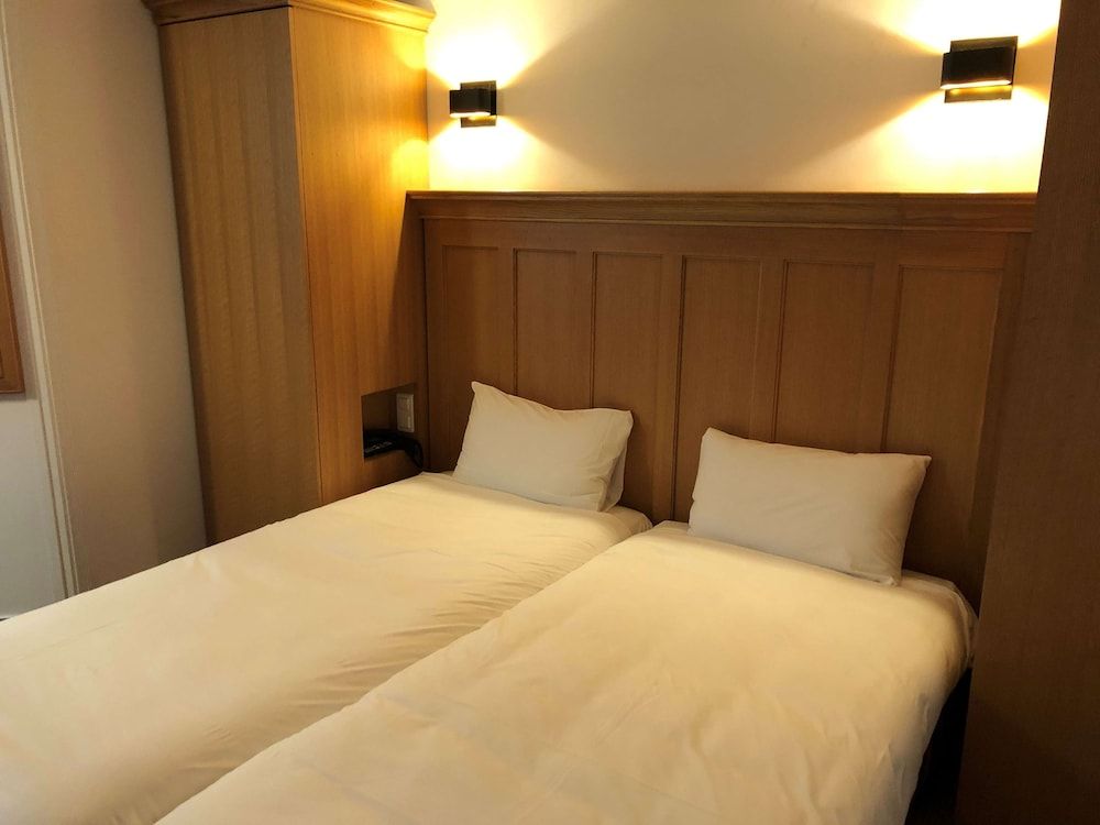 Kyriad Creil - Chantilly Nord Standard Room, 2 Twin Beds 5