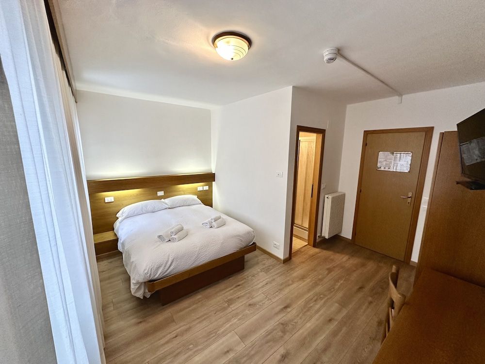 Standard Double or Twin Room, Mountain View