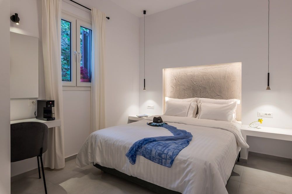 Sunset Paraportiani Rooms