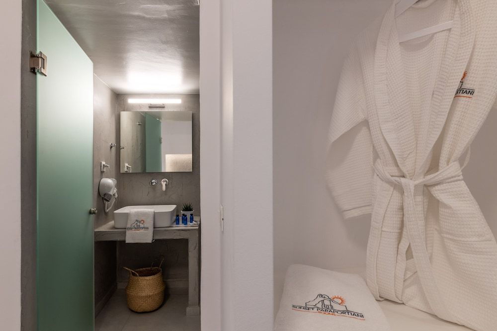 Sunset Paraportiani Rooms Basic Room 3