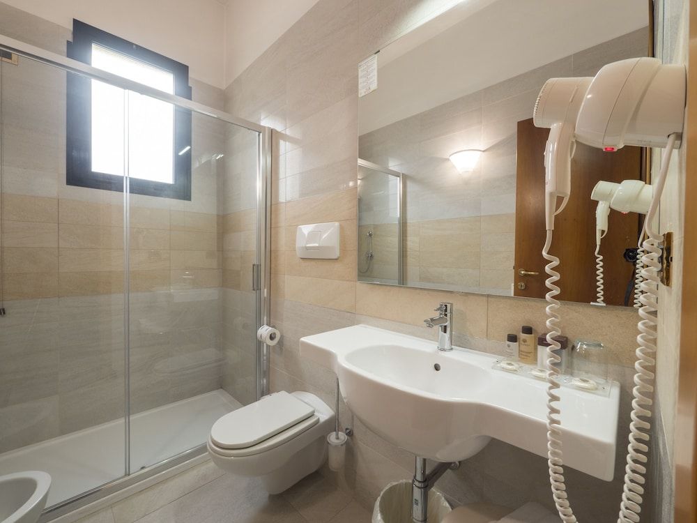 Hotel Astra Ferrara Standard Triple Room 4